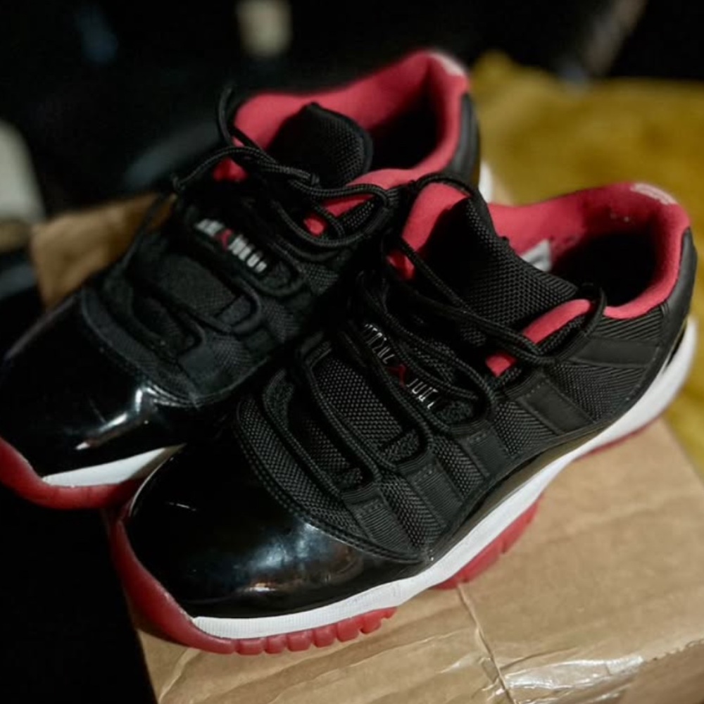 Air Jordan bred 11s low 5.5Y